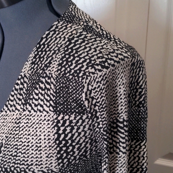 Banana Republic Black and White Print Wrap Dress - Picture 6 of 7